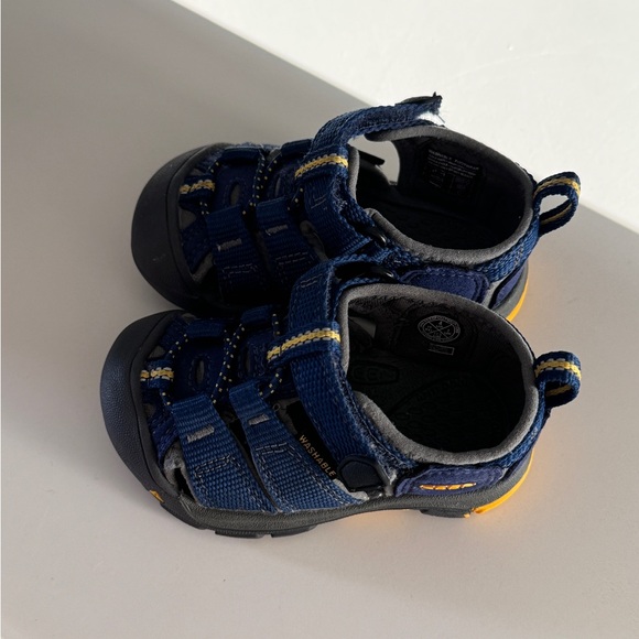 toddler keen water sandals size 4 - Picture 3 of 4